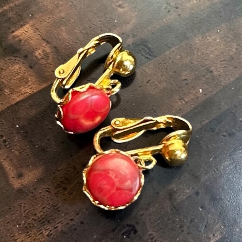 Gold‎ Tone Clip On Earrings Red Marbled Drop Cabochon